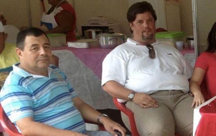 Oderman Bittencourt (camisa branca) ao lado do prefeito de São José do Divino, Antonio Felício