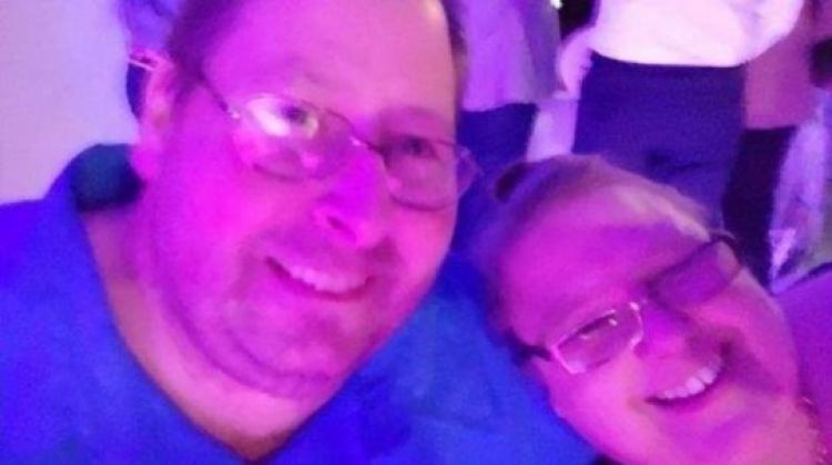 Brian Lee Hitchens e sua esposa Erin. Fonte: BBC/G1