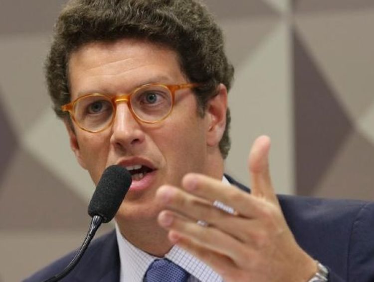 Com Informações: DW