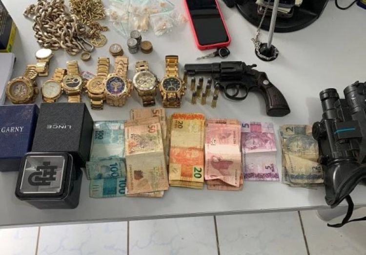 Dona de casa noturna é presa em operação contra o tráfico em Bom Jesus (Foto: Divulgação)