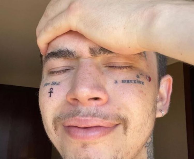 Whindersson Nunes faz três novas tatuagens, duas no rosto. — Foto: Reprodução/ Twitter