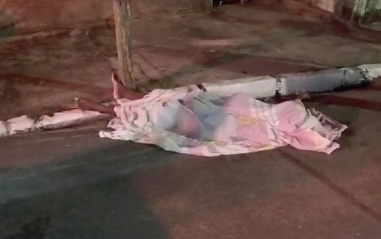 Vítima estava sentada na porta de casa quando foi abordada - Foto: Reprodução