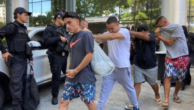 Homens presos pela PF em operação contra grupo suspeito de planejar morte de Sérgio Moro e autoridades — Foto: Wesley Justino/EPTV