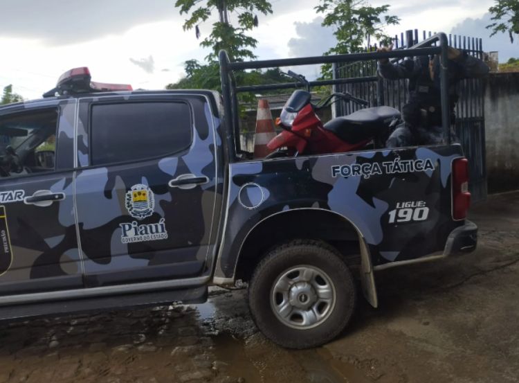 Polícia recuperou motocicleta roubada - Foto: Divulgação/PM