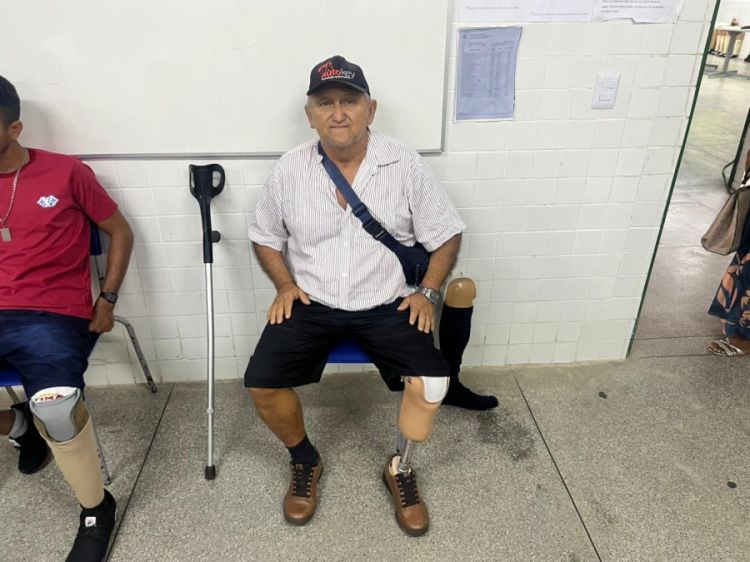 José de Araújo, de Assunção do Piauí, recebeu uma prótese transtibial (Foto: Ascom Sesapi)