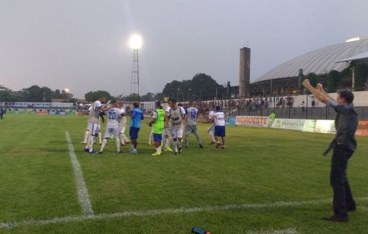 PARNAHYBA campeão do primeiro turno do campeonato piauiense. Com informações e fotos do globoesporte.com/pi