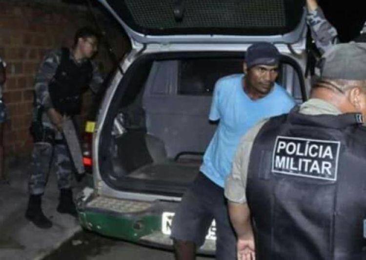 Homem ficou com o filho sob mira de arma e ameaçava matar a criança. 