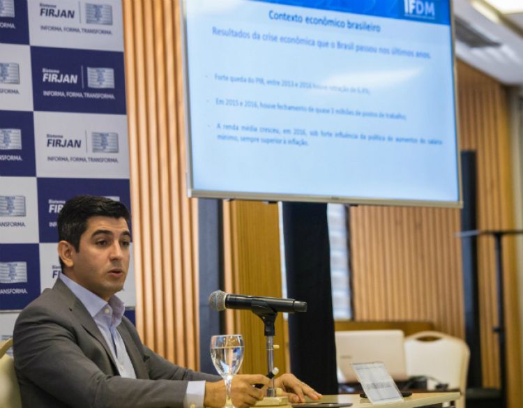 Jonathas Goulart, coordenador de Estudos Econômicos da FIRJAN, anunciou o Índice
Foto: Vinícius Magalhães
