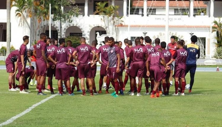 Equipe profissional da Bangu. Foto: Arquivo. Fonte: Globoesporte.com
